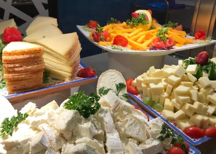 Готель Evenia Olympic Palace Льорет-де-Мар